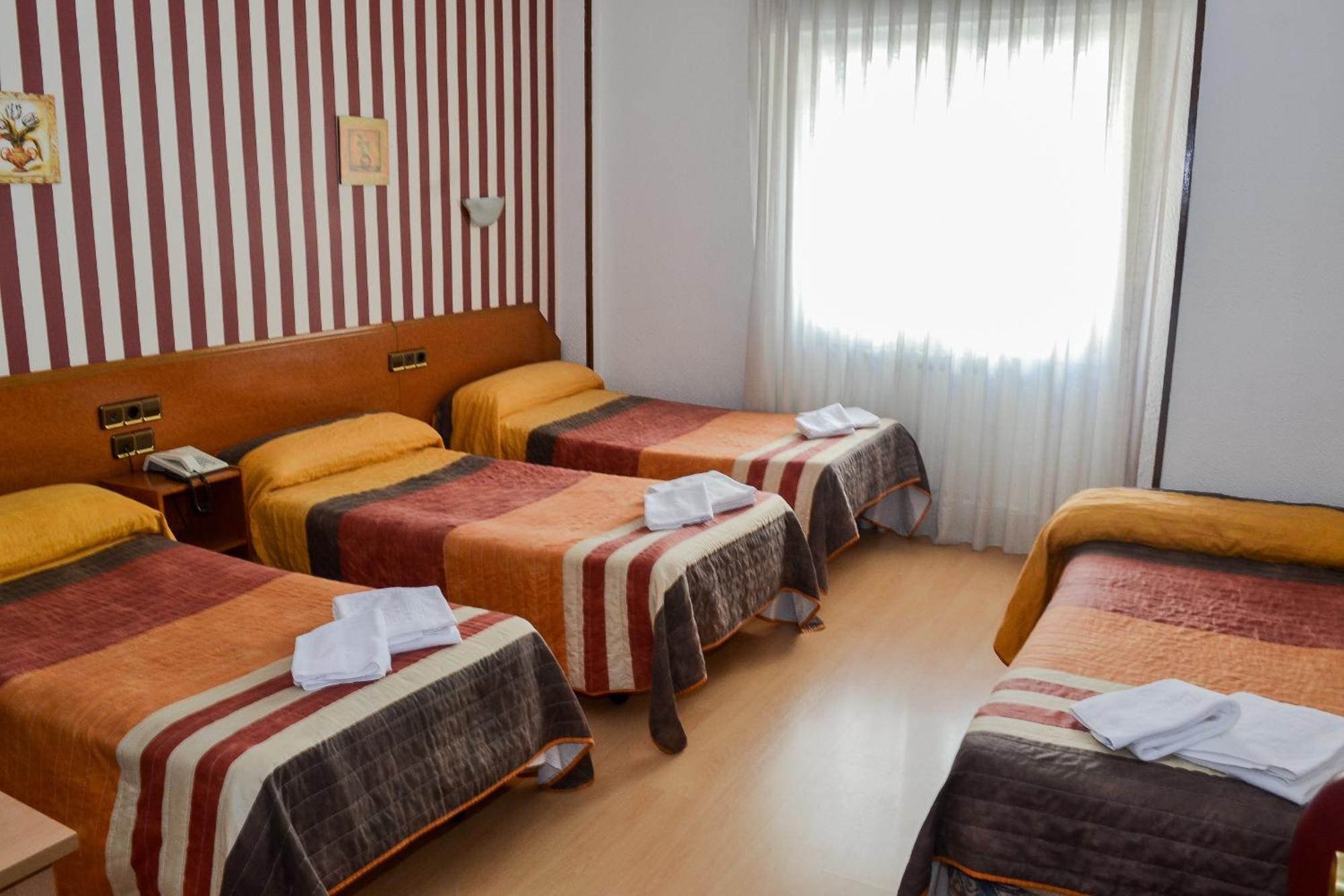 Hostal Cataluna Сарагоса Номер фото