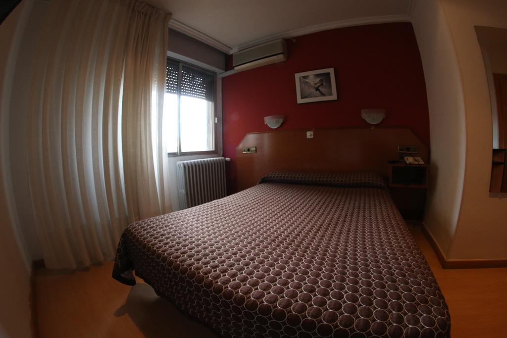 Hostal Cataluna Сарагоса Екстер'єр фото