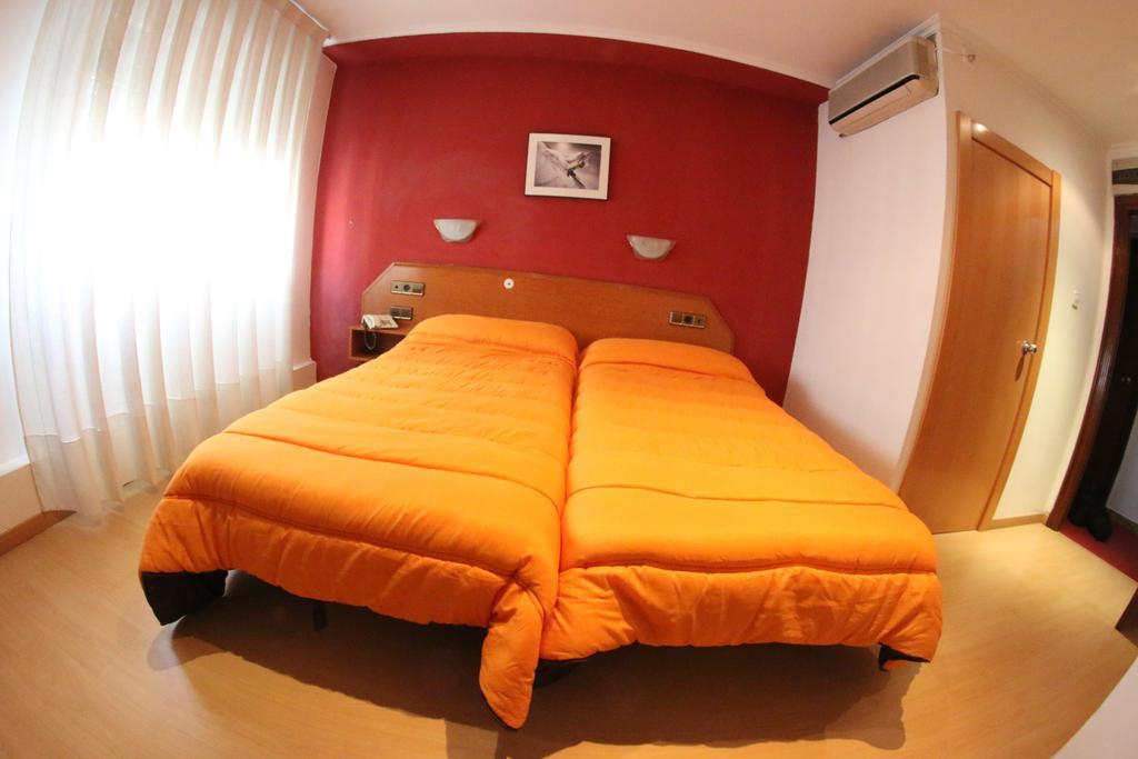 Hostal Cataluna Сарагоса Екстер'єр фото