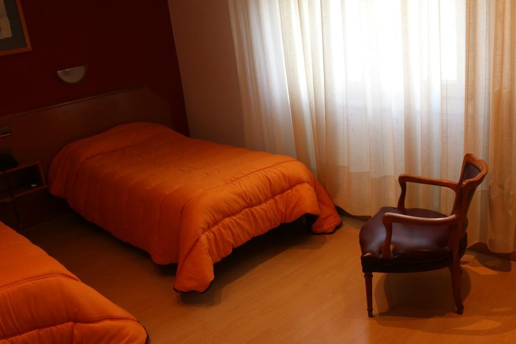 Hostal Cataluna Сарагоса Екстер'єр фото