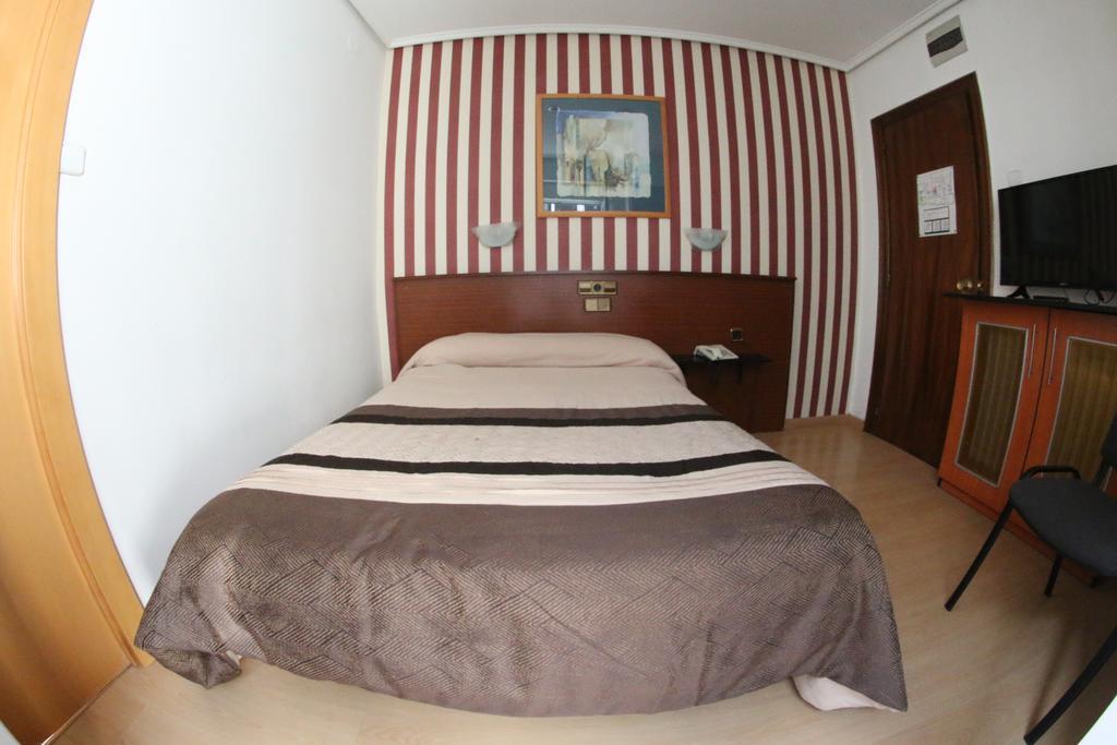 Hostal Cataluna Сарагоса Екстер'єр фото