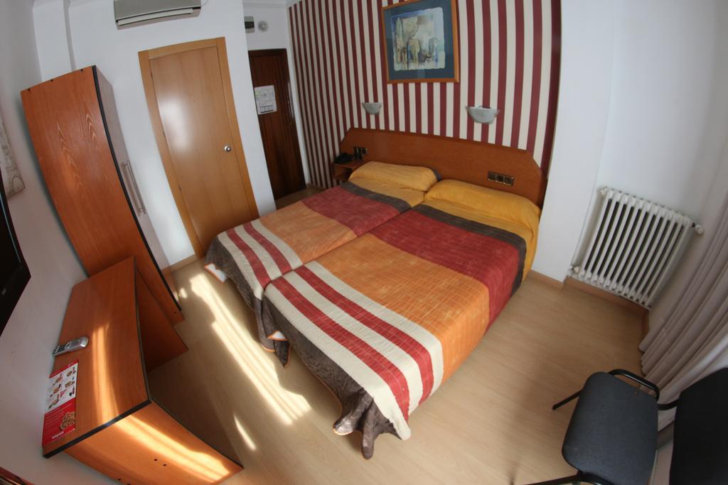 Hostal Cataluna Сарагоса Екстер'єр фото