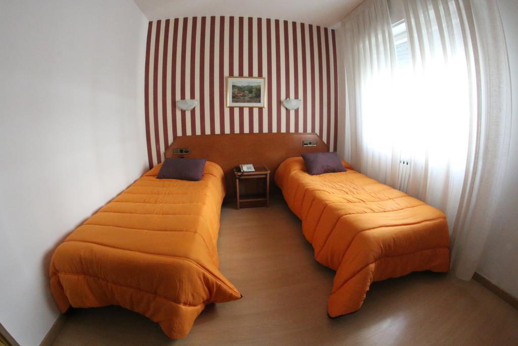 Hostal Cataluna Сарагоса Екстер'єр фото