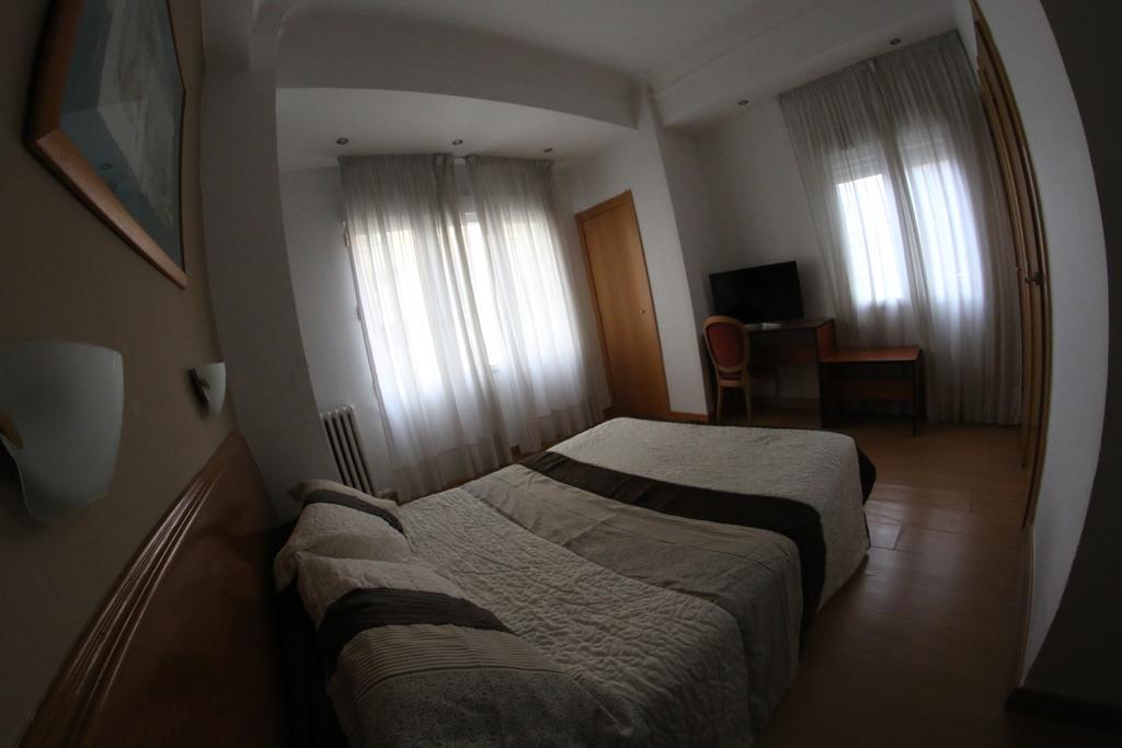 Hostal Cataluna Сарагоса Екстер'єр фото